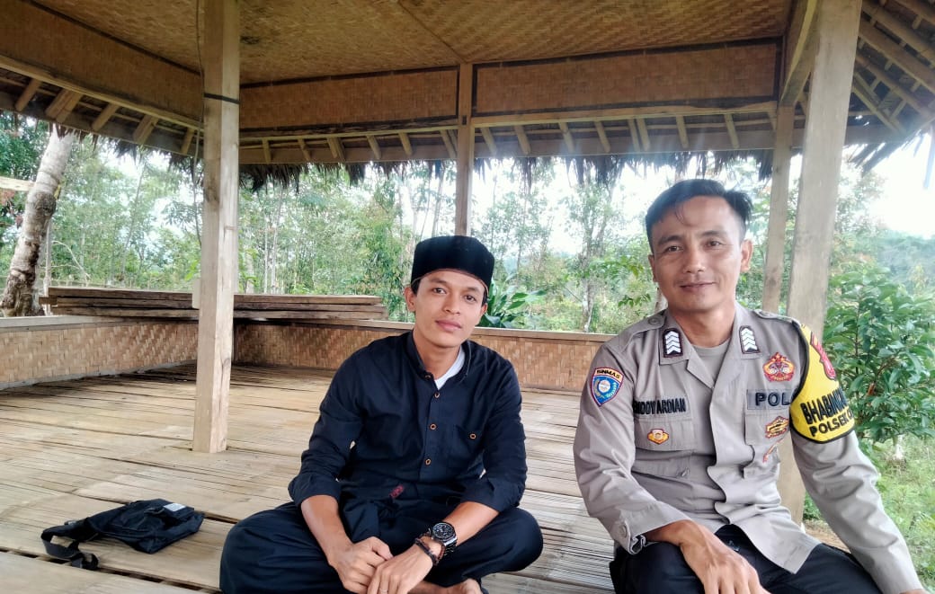 Bhabinkamtibmas Polsek Cirinten Polres Lebak Temui Warga Desa Karangnungal