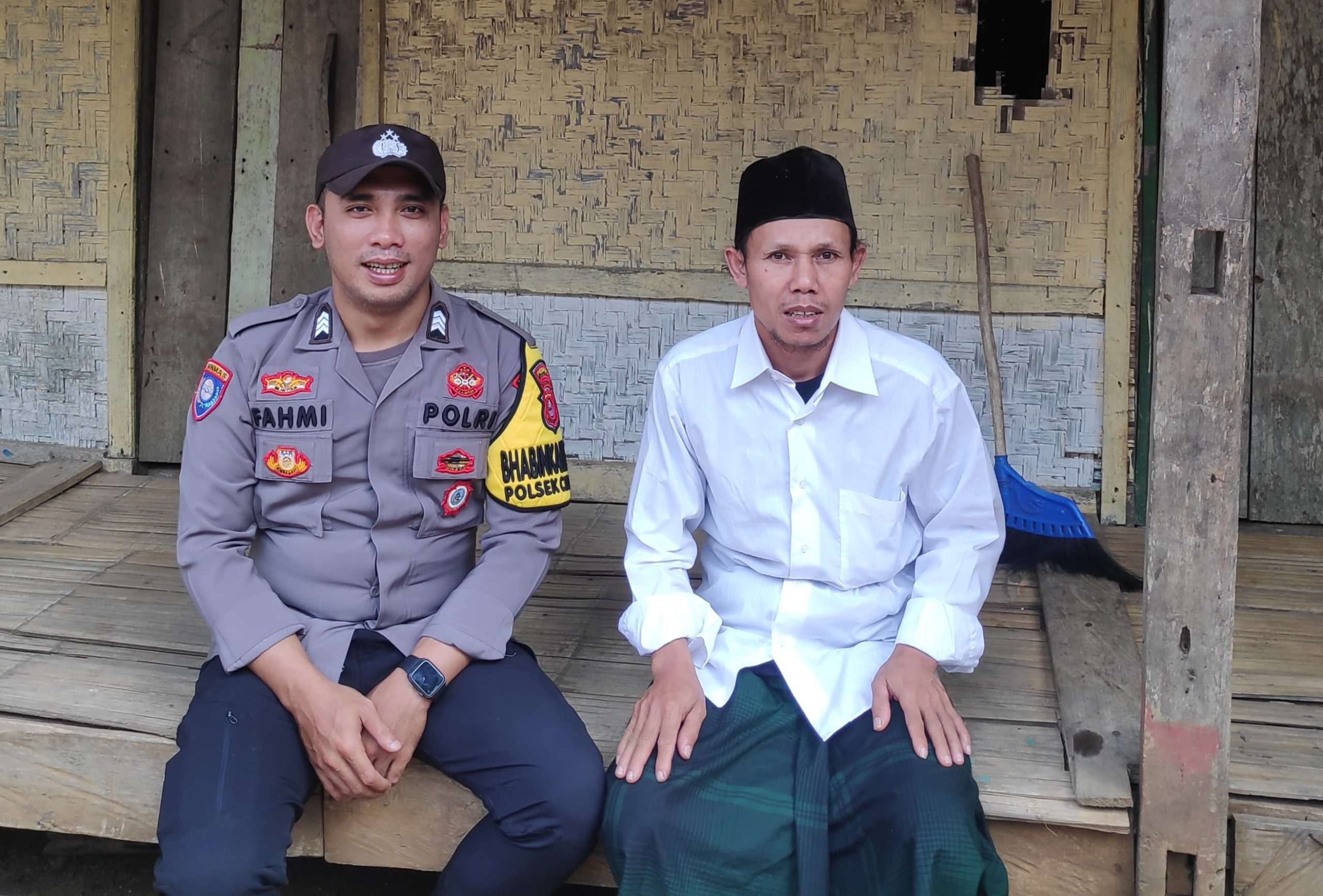 Bhabinkamtibmas Polsek Cirinten Polres Lebak Temui Warga Desa Cirinten