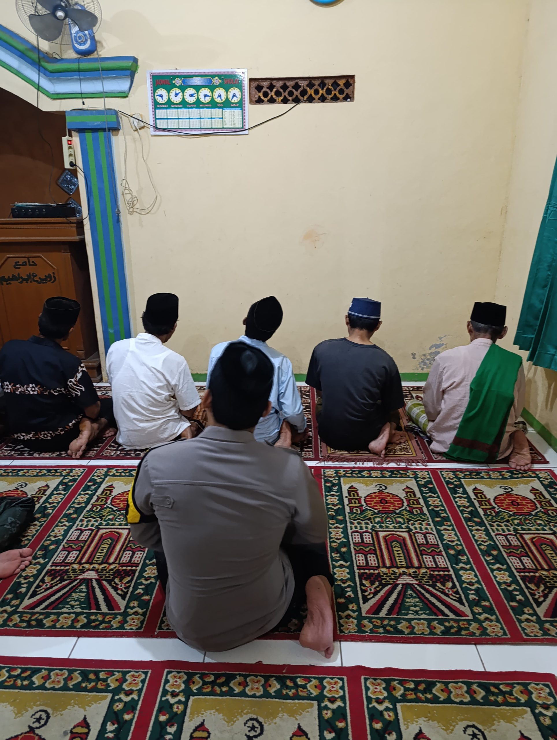 polsek Cirinten Polres Lebak Laksanakan giat Shalat Tarawih Keliling di Desa Cirinten Kec. Cirinten.