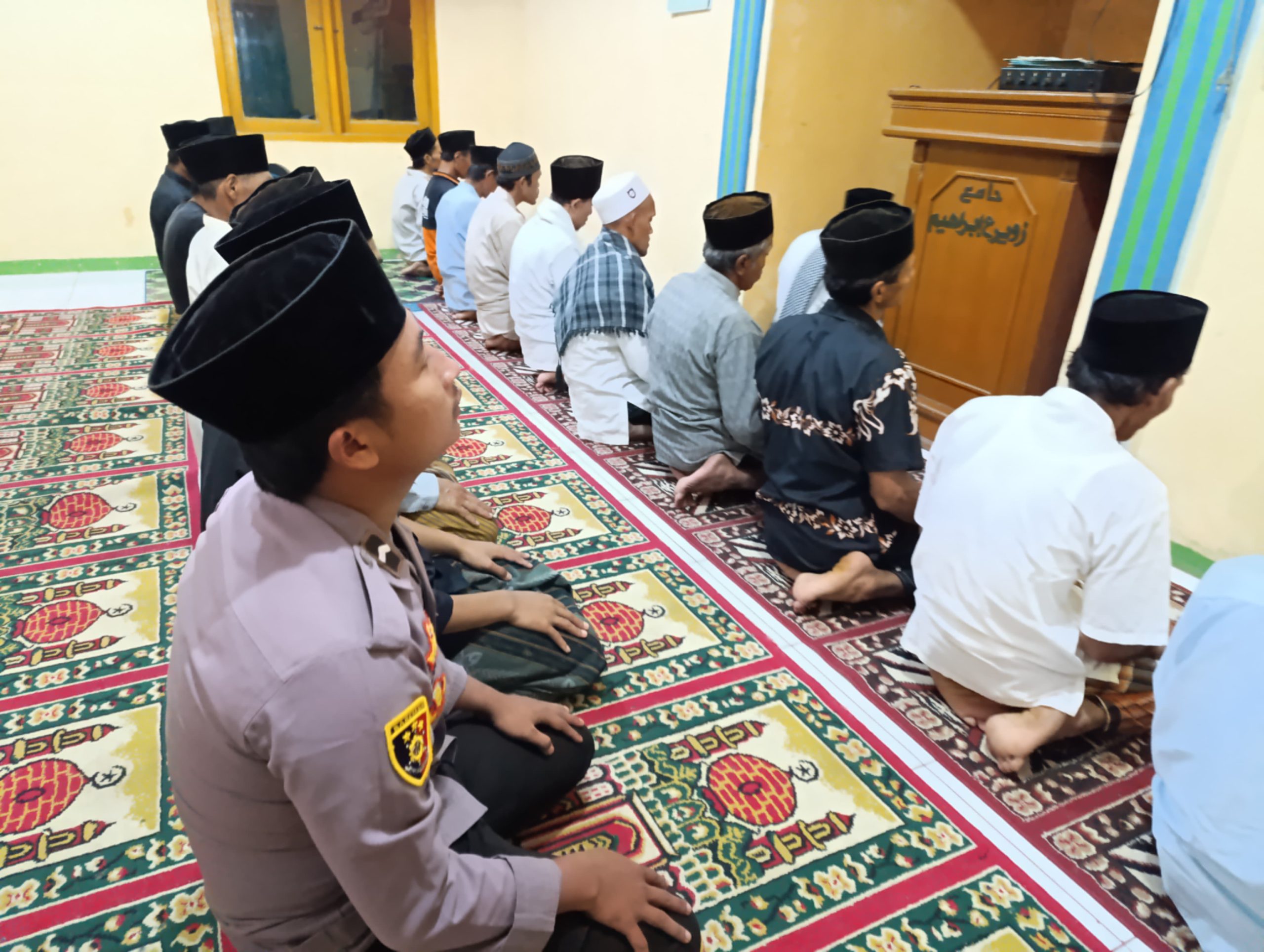 polsek Cirinten Polres Lebak Laksanakan giat Shalat Tarawih Keliling di Desa Cirinten Kec. Cirinten