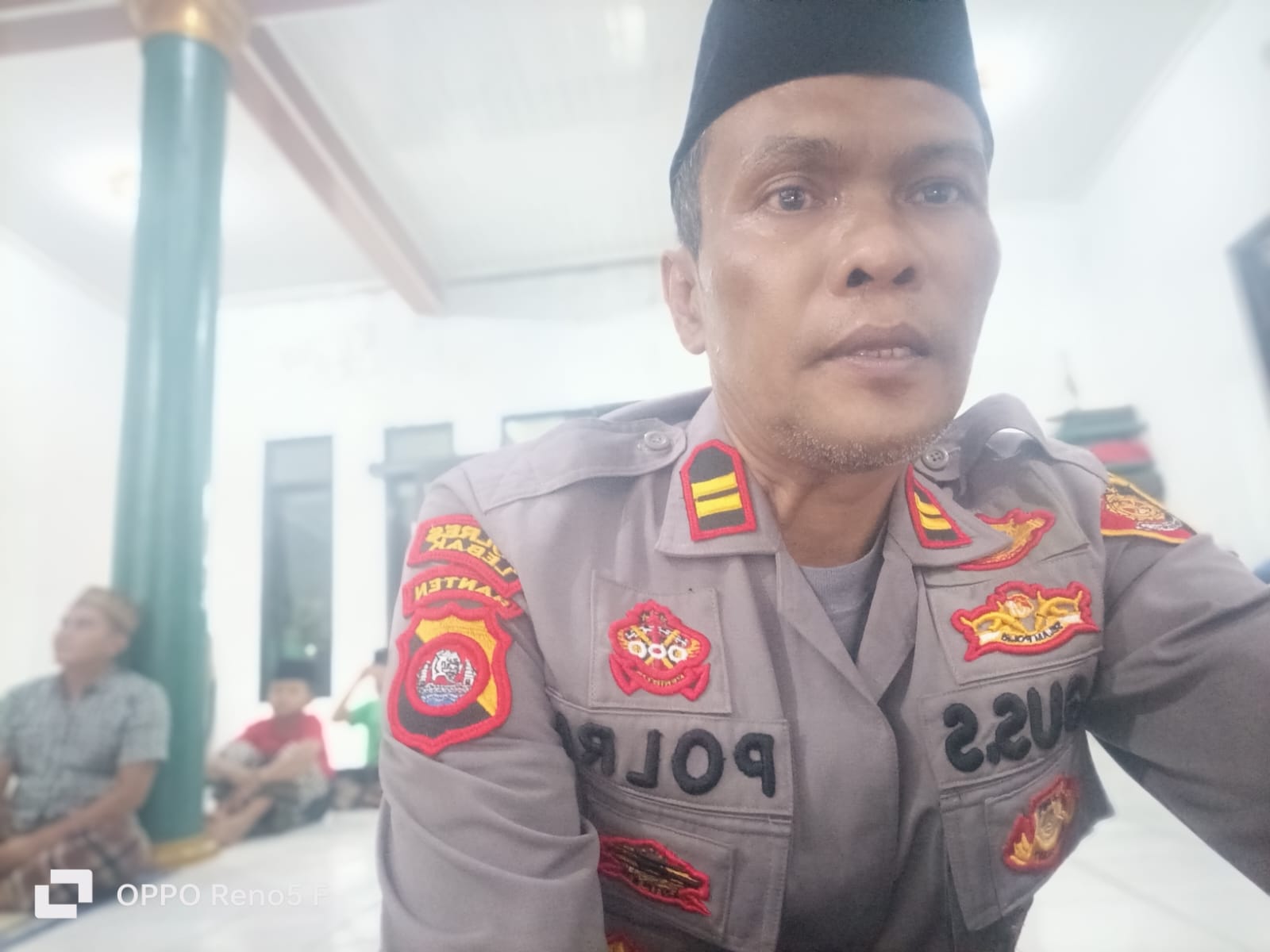 Kapolsek Cirinten Polres Lebak IPTU AGUS SUPRIYADI. melaksanakan Program Tarawih Keliling di Musholla AL - IKHLAS Kp. Parakanlima Ds. Cirinten, Kec. Cirinten Kab. Lebak. Sabtu (08/03/2025)