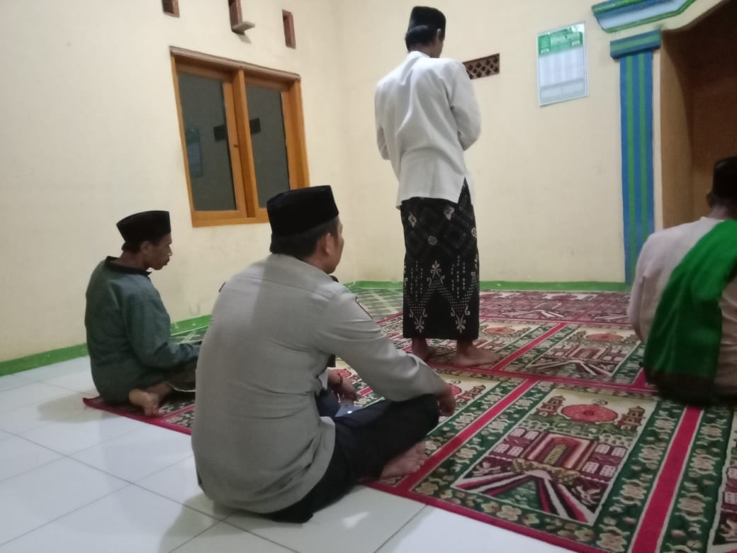 polsek Cirinten Polres Lebak Laksanakan giat Shalat Tarawih Keliling di Desa Cirinten Kec. Cirinten.