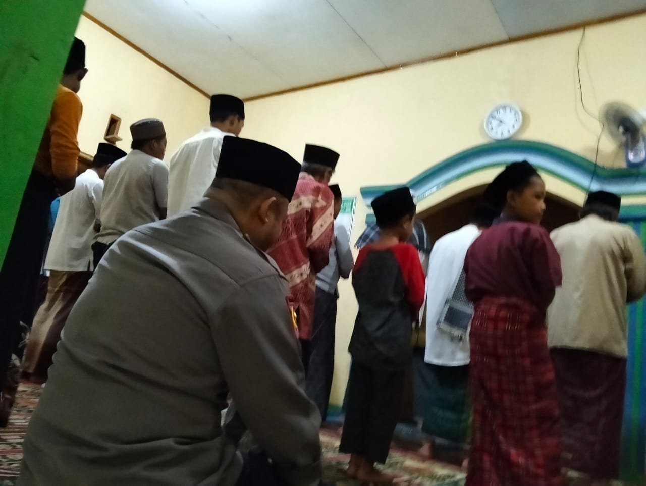 polsek Cirinten Polres Lebak Laksanakan giat Shalat Tarawih Keliling di Desa Cirinten Kec. Cirinten.