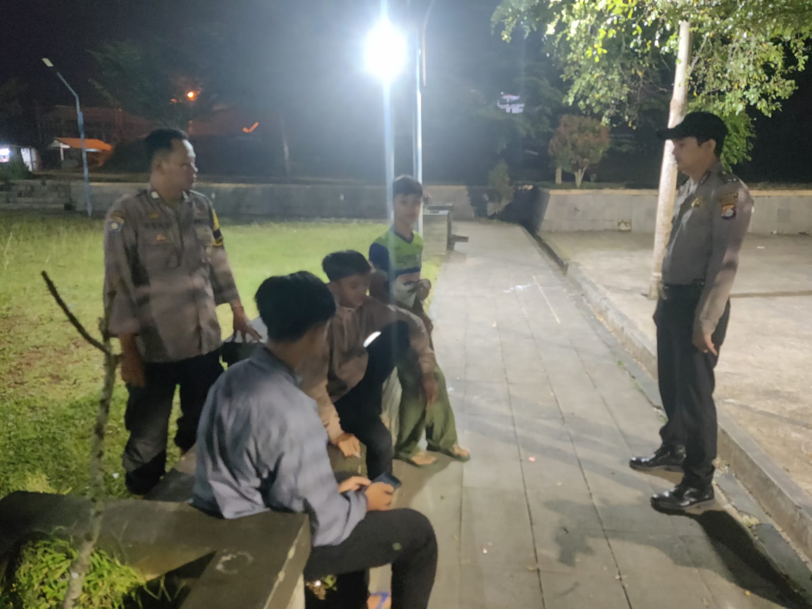 Polsek Cirinten Tingkatkan Patroli Dialogis dan Sambang Kepada Tokoh Agama, Tokoh Masyarakat, Tokoh Pemuda dan Warga Masyarakat dalam Rangka Antisipasi C3, Geng Motor, Narkoba, Miras, Balap Liar, Knalpot Brisik, Tawuran dan Pelanggaran Hukum Lainya di Wilkum Polsek Cirinten