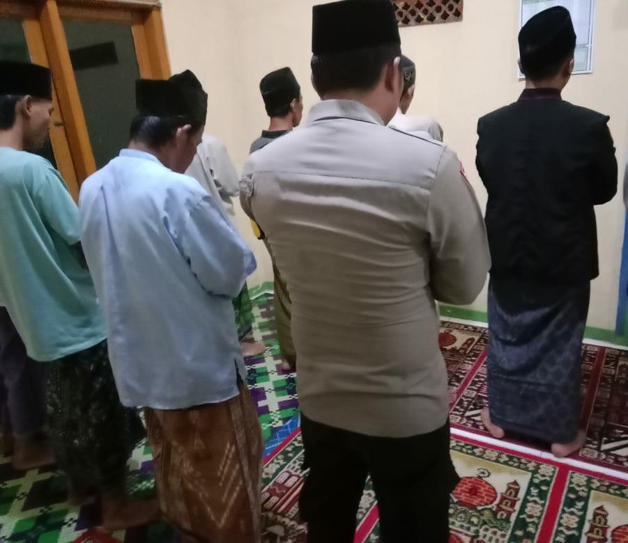 polsek Cirinten Polres Lebak Laksanakan giat Shalat Tarawih Keliling di Desa Cirinten Kec. Cirinten.