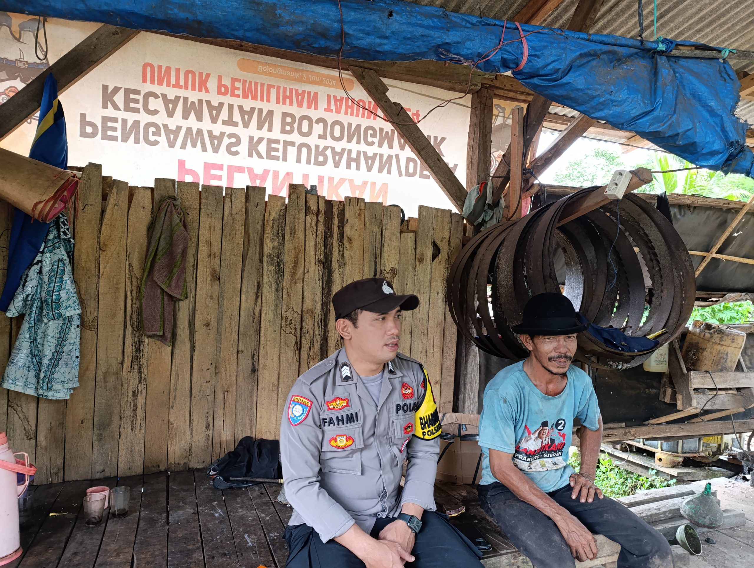 Bhabinkamtibmas Polsek Cirinten Polres Lebak Temui Warga Desa Cirinten