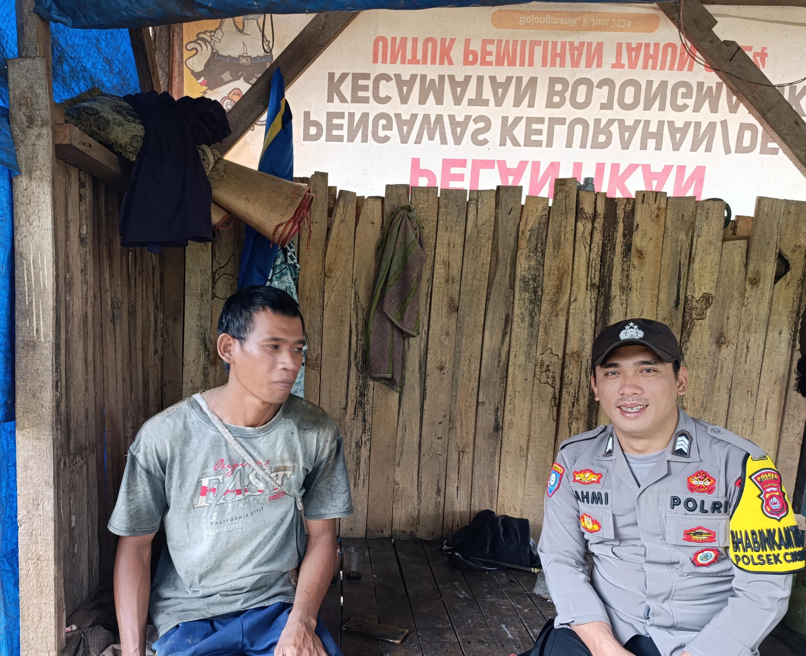 Bhabinkamtibmas Polsek Cirinten Polres Lebak Temui Warga Desa Cirinten